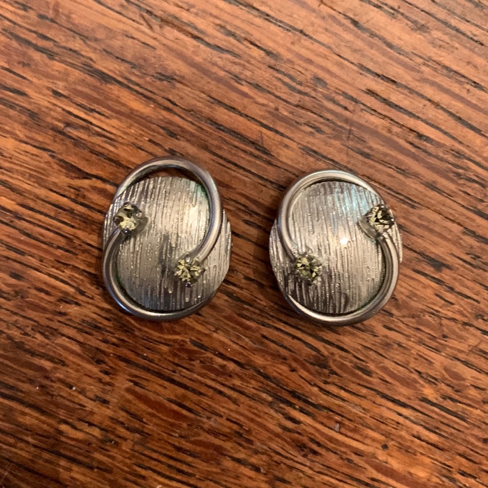 Vintage Alice Clip-on Earrings